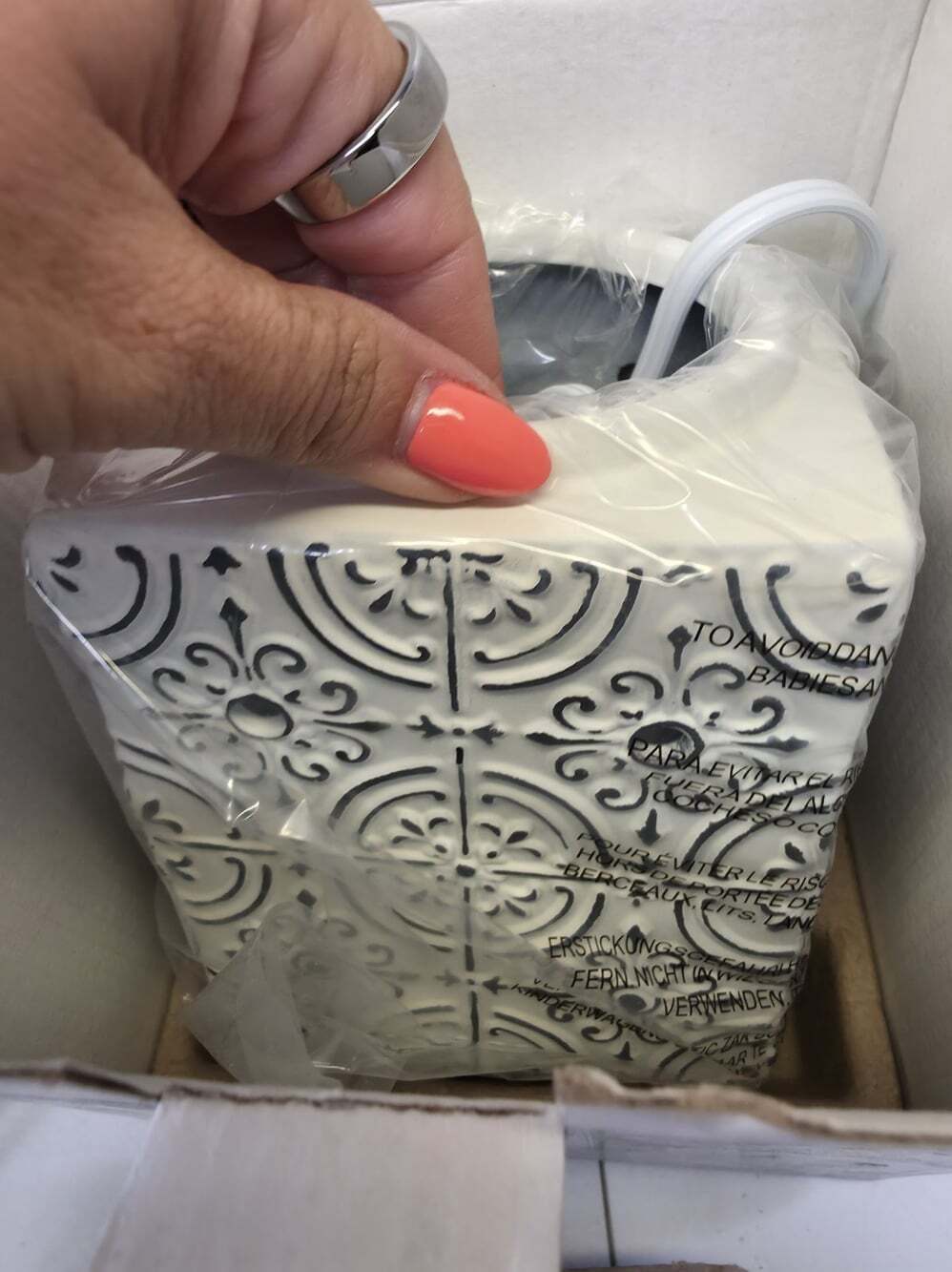 Scentsy Warmer Pressed Tin White Square New in Original Box - Picture 7 of 8